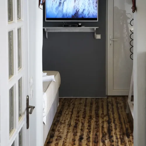 elpis IV gallery 14